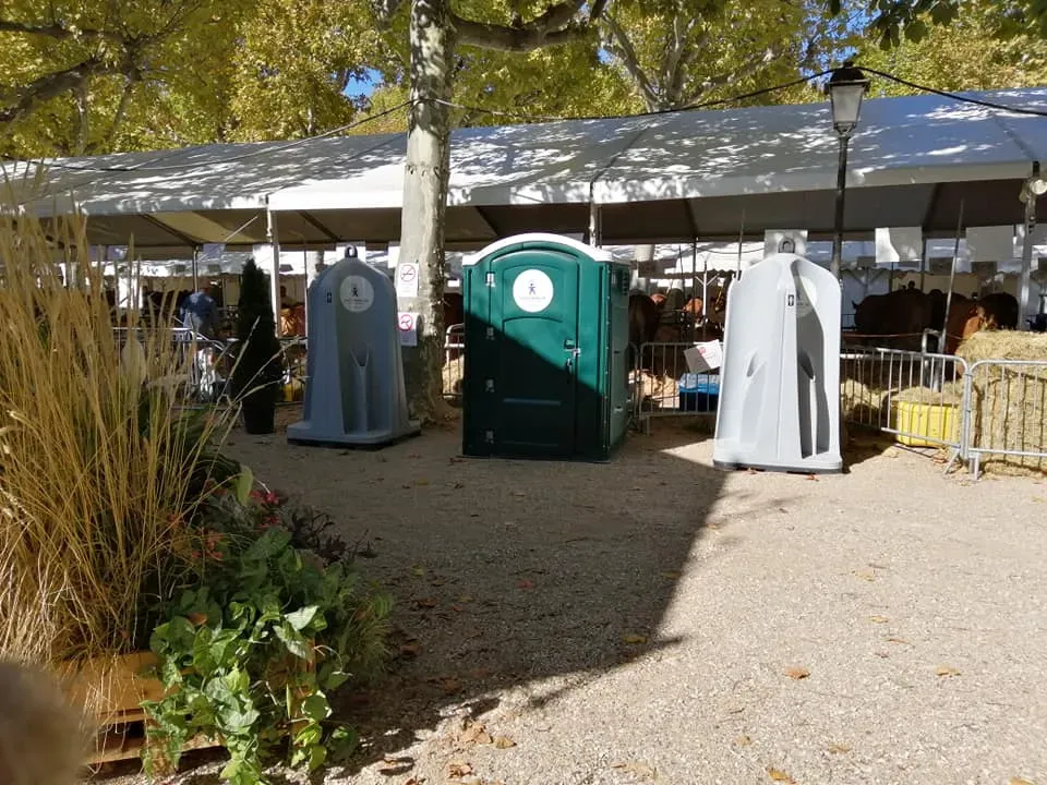 Location urinoir à Sarlat-la-Canéda